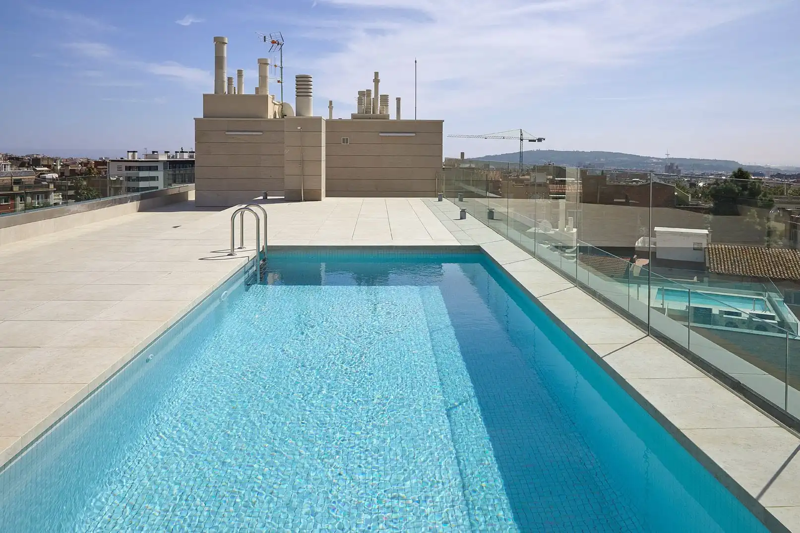 Piscina de Pis de lloguer en Barcelona amb Aire condicionat, Calefacció i Jardí privat