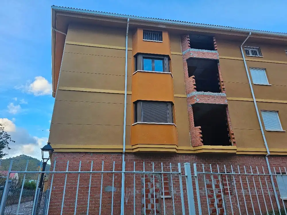 Außenansicht von Residential zum Verkauf in Pradoluengo