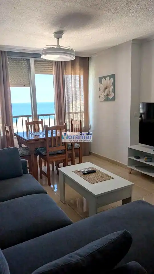 Habitación de Apartamento de alquiler en Gandia con Aire acondicionado y Amueblado