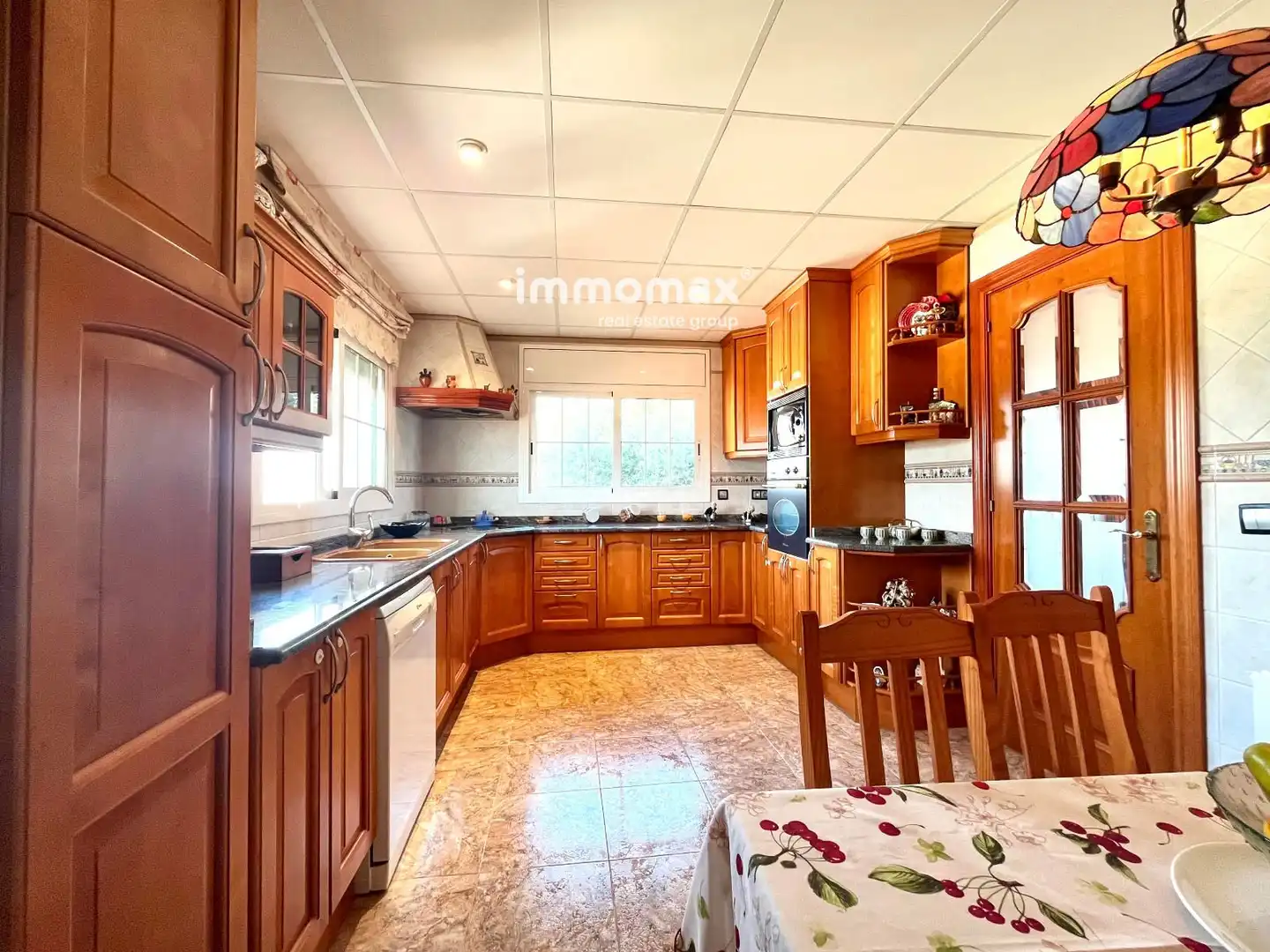 Cuina de Casa adosada en venda en Vilanova i la Geltrú amb Aire condicionat, Calefacció i Terrassa