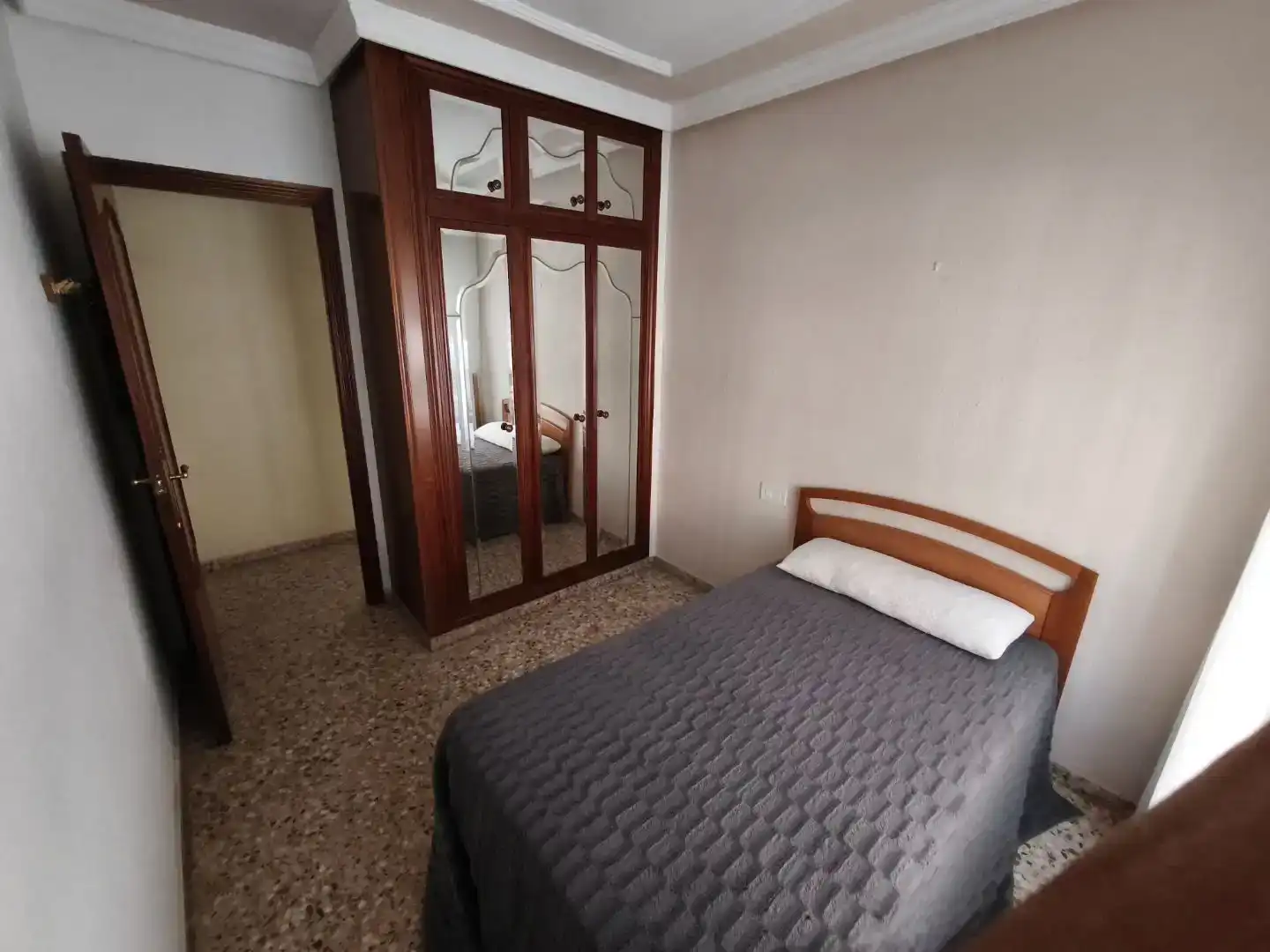 Habitación de Piso para compartir en Las Trescientas - San Francisco - Ciudad Vergel  