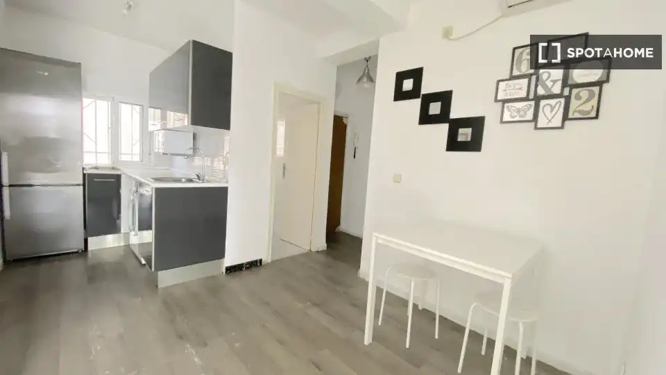 Esszimmer von Wohnung zur Miete in Sevilla mit Klimaanlage, Heizung und Möbliert