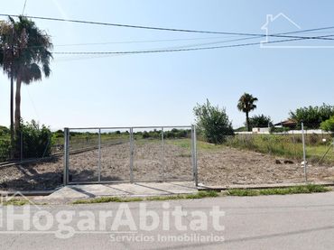 Terreny residencial en venda a Calle Tortosa