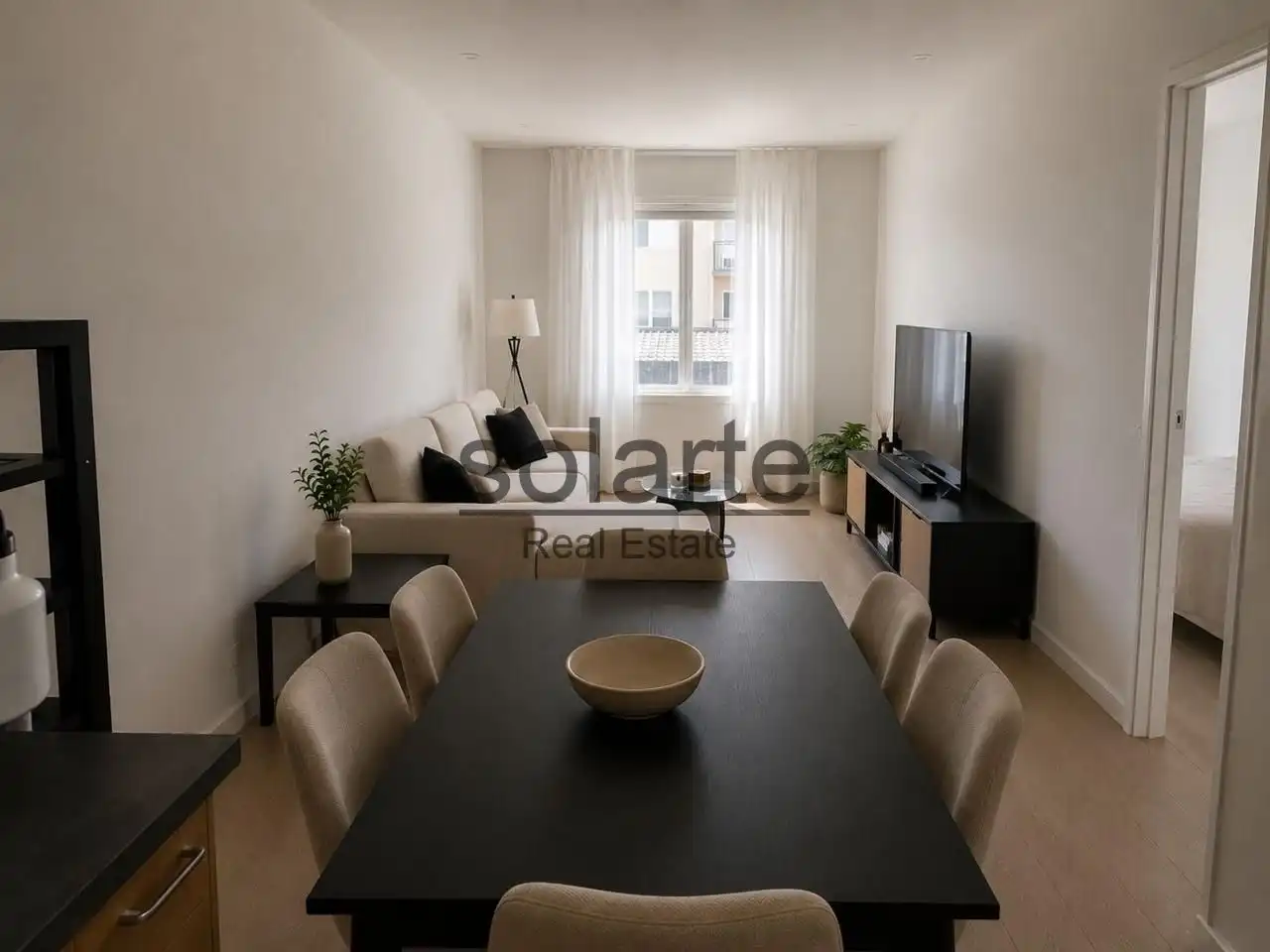 Sala d'estar de Pis en venda en L'Hospitalet de Llobregat amb Aire condicionat i Parquet