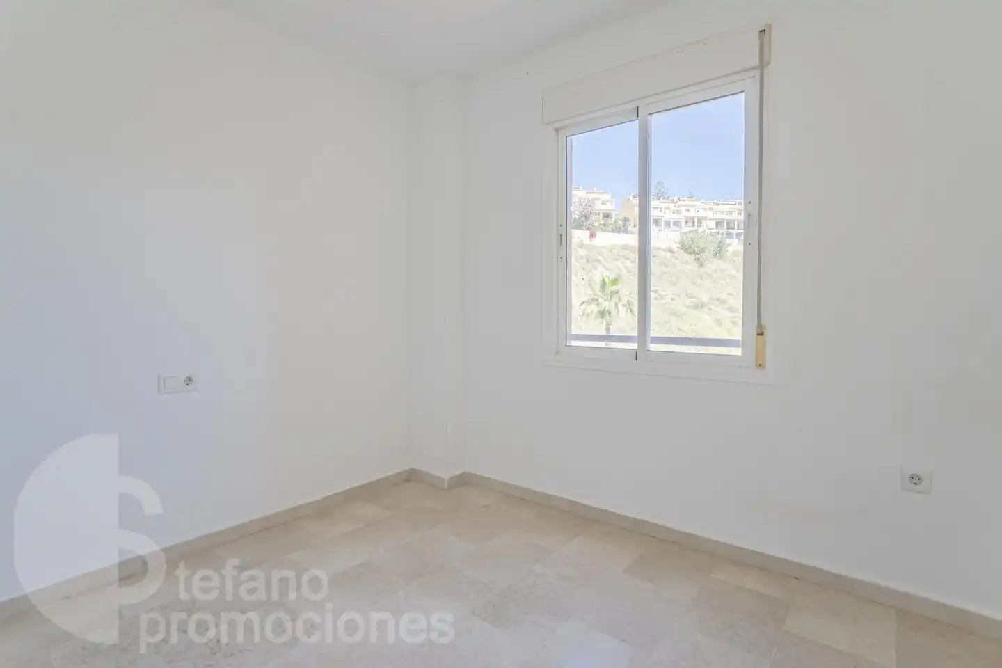 Habitación de Piso en venta en Málaga con Aire acondicionado, Terraza y Piscina comunitaria