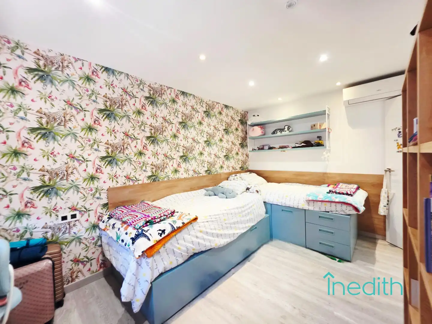 Habitación de Casa adosada en venta en Castelldefels con Aire acondicionado, Calefacción y Jardín privado