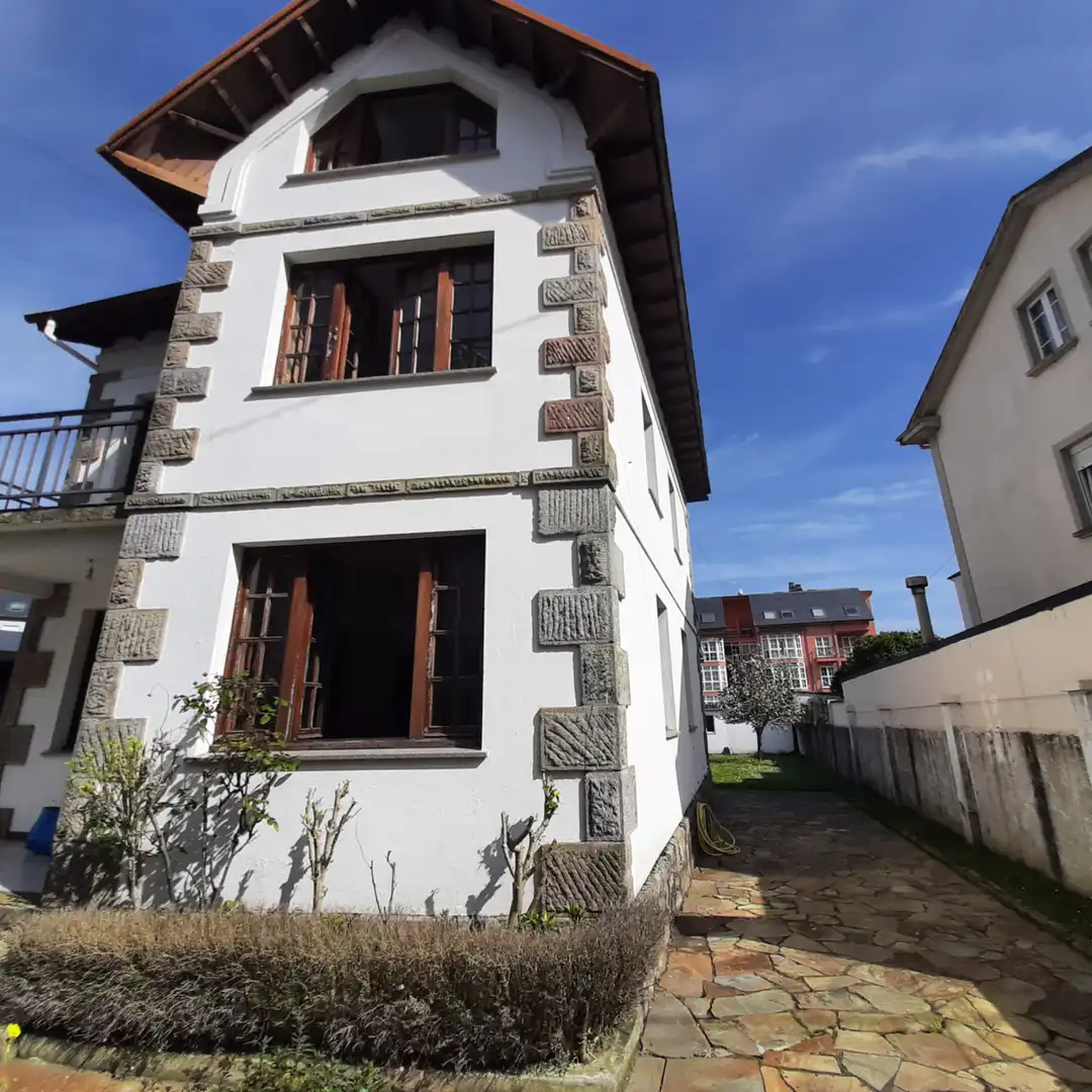 Vista exterior de Casa o chalet en venta en Viveiro con Calefacción, Jardín privado y Parquet