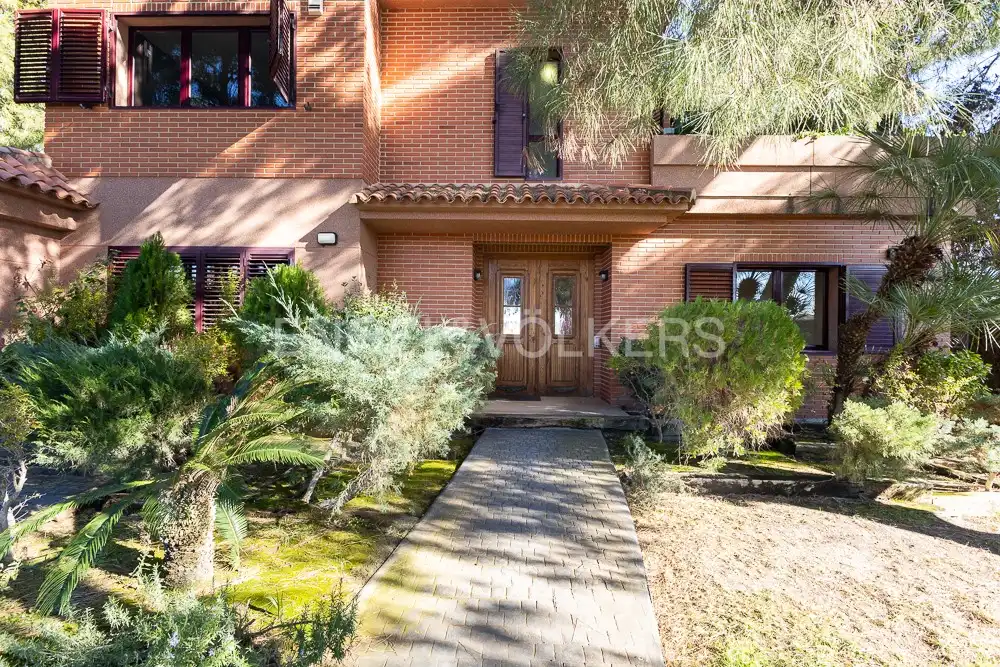Exterior view of Houses for sale in La Pobla de Vallbona  with Air Conditioner, Heating and Private garden