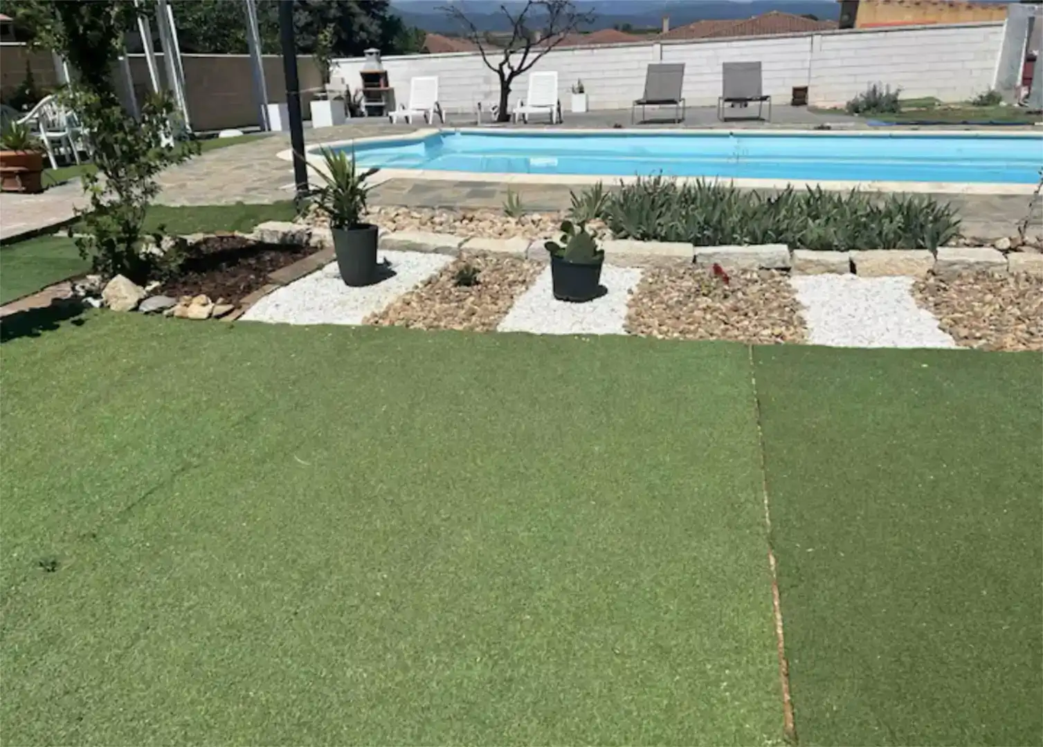 Piscina de Casa o xalet en venda en Lucillos amb Aire condicionat, Traster i Moblat
