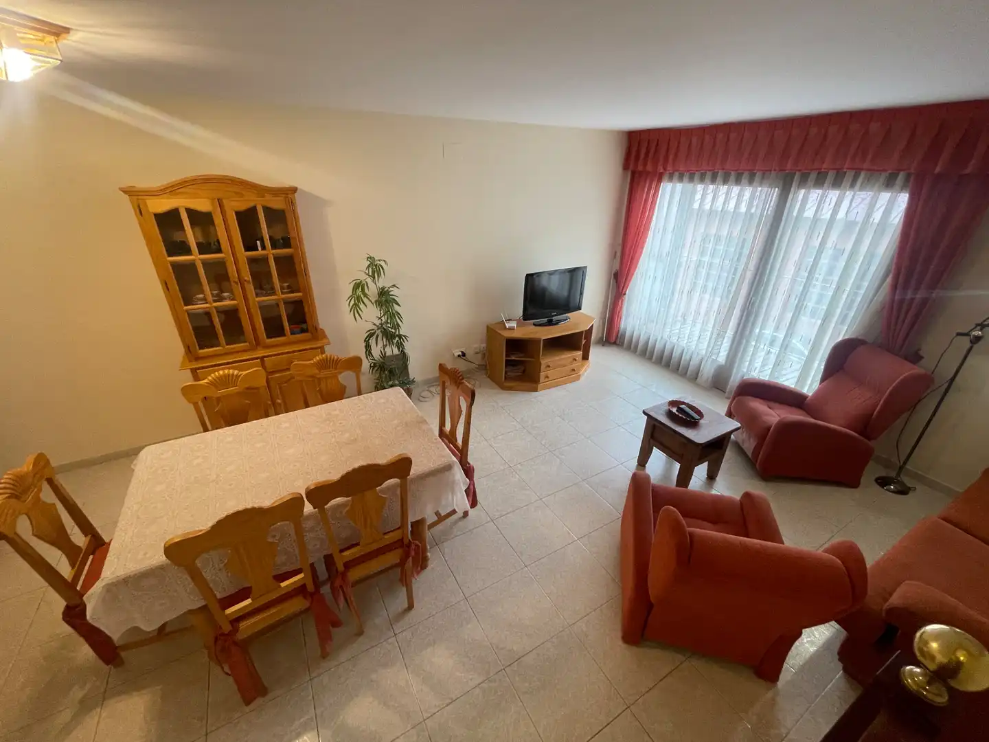 Sala de estar de Casa adosada en venta en Sant Joan de les Abadesses con Calefacción, Jardín privado y Trastero