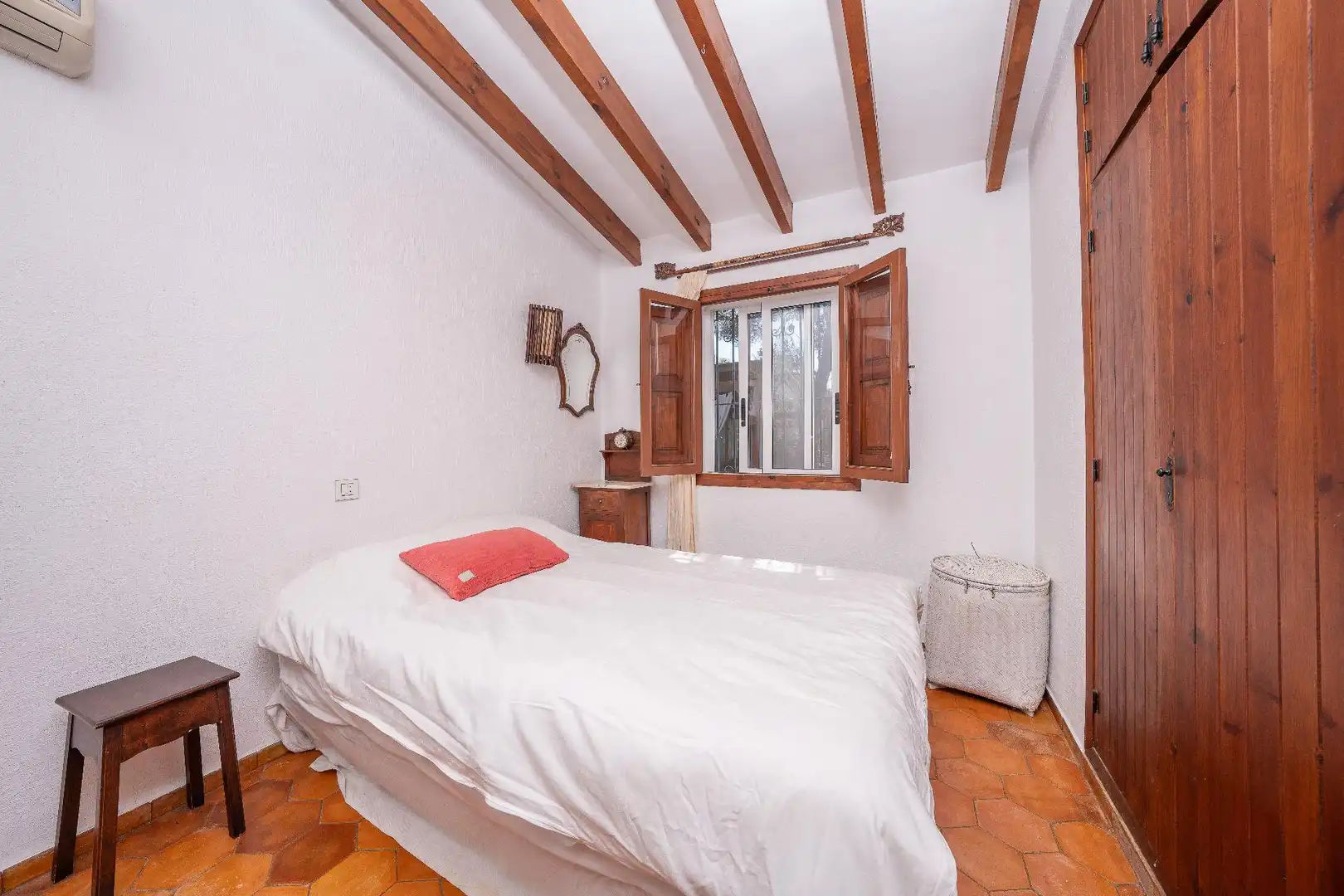 Habitación de Casa o chalet en venta en El Campello con Aire acondicionado, Calefacción y Jardín privado