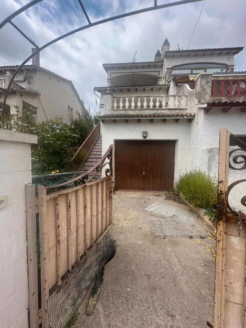 Exterior view of Single-family semi-detached for sale in Albinyana  with Private garden and Terrace