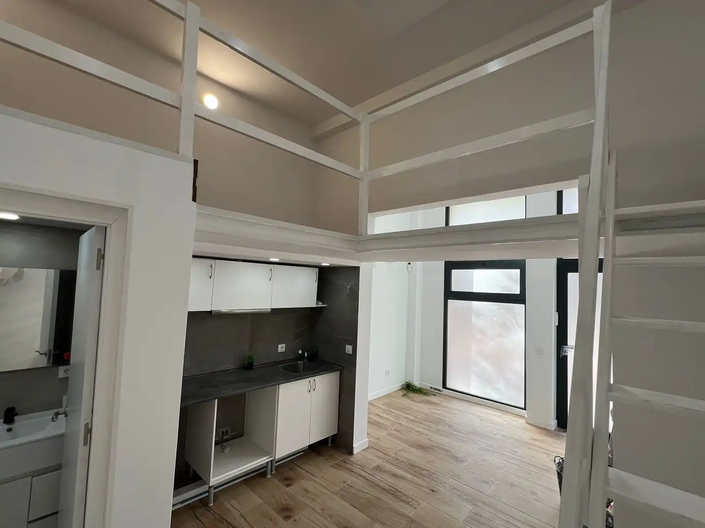 Balcony of Ground floor for sale in Barcelona  with Heating