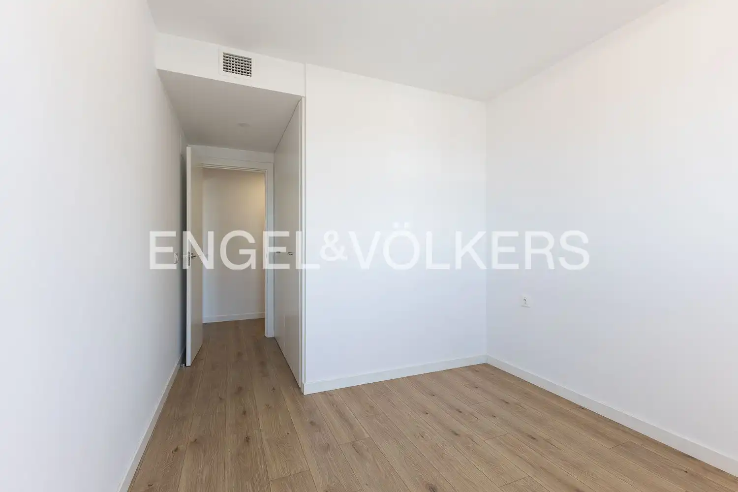 Habitación de Ático de alquiler en Valencia con Aire acondicionado, Calefacción y Trastero
