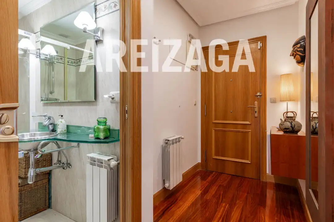 Piso en venta en Donostia - San Sebastián  con Calefacción, Amueblado y Balcón