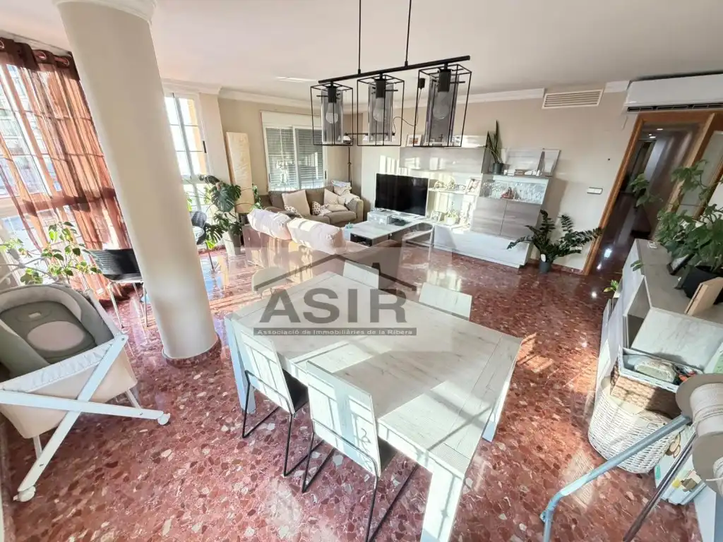 Sala d'estar de Pis en venda en Alzira amb Aire condicionat i Balcó