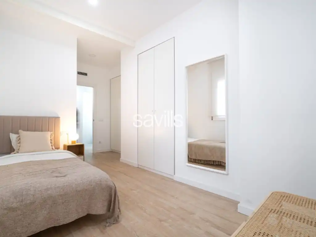 Bedroom of Apartments for sale in Barcelona