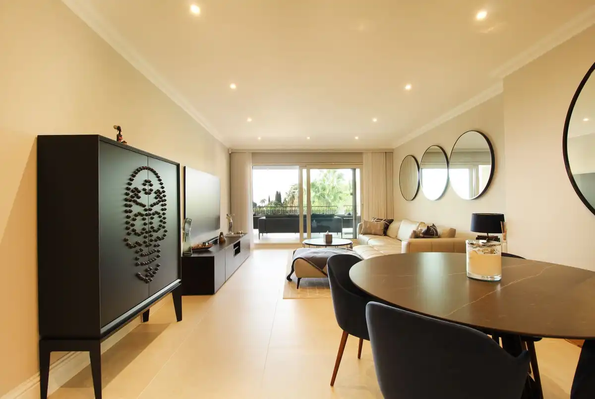 Sala d'estar de Pis en venda en Marbella amb Aire condicionat, Terrassa i Traster