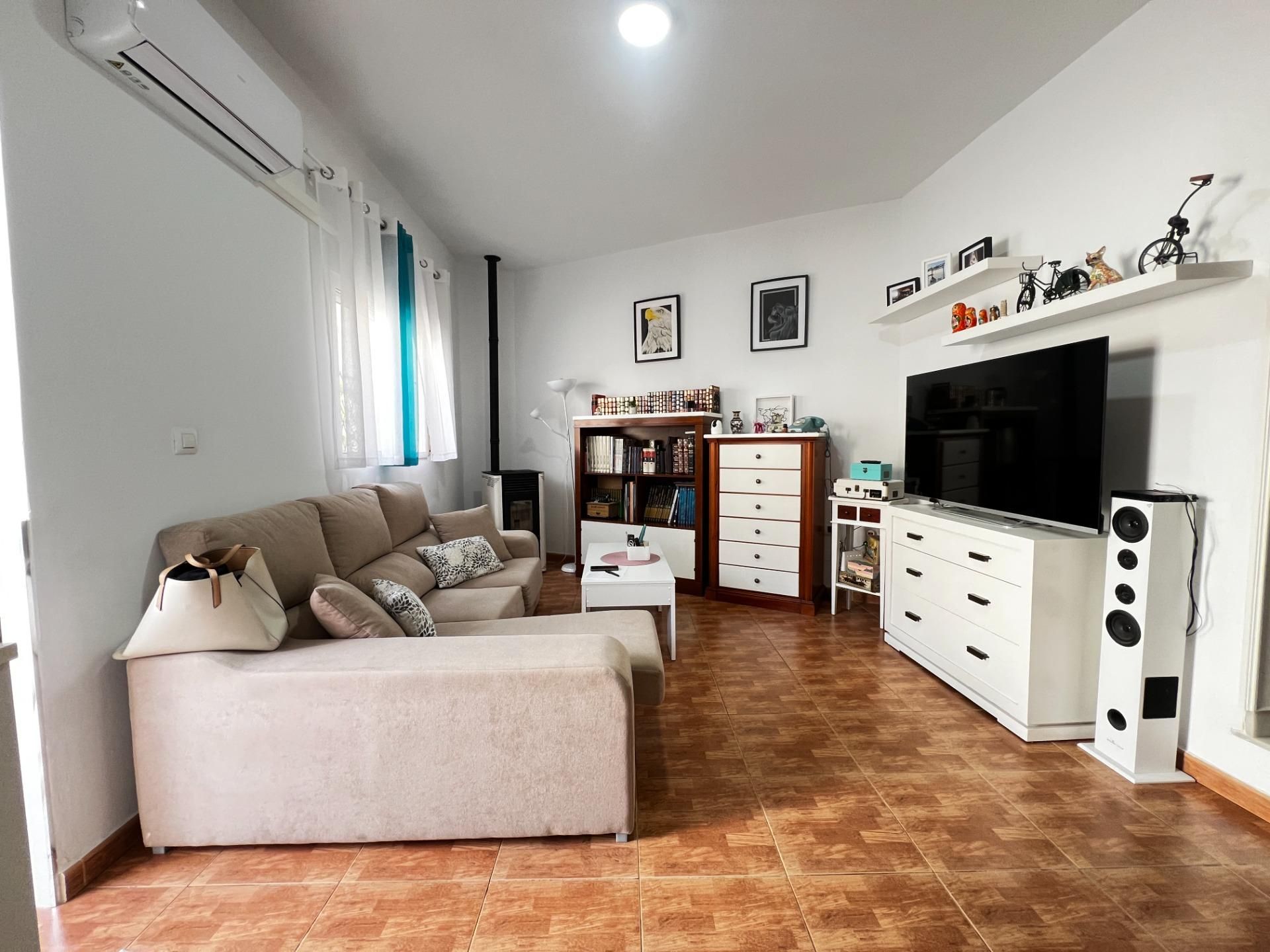 Sala d'estar de Casa o xalet en venda en Águilas amb Aire condicionat, Terrassa i Traster