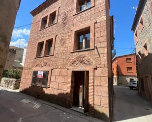 Vista exterior de Casa adosada en venda en Navaluenga amb Terrassa i Balcó