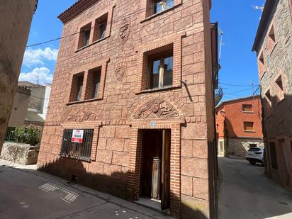 Exterior view of Single-family semi-detached for sale in Navaluenga  with Terrace and Balcony