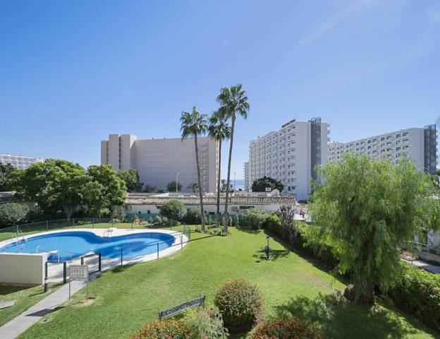 Piso en Venta en La Carihuela - Los Nidos