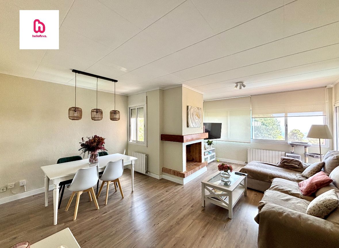 Sala d'estar de Casa o xalet en venda en L'Ametlla del Vallès amb Aire condicionat, Calefacció i Jardí privat