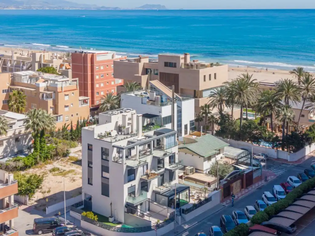 Exterior view of Ground floor for sale in El Campello  with Air Conditioner, Terrace and Community pool