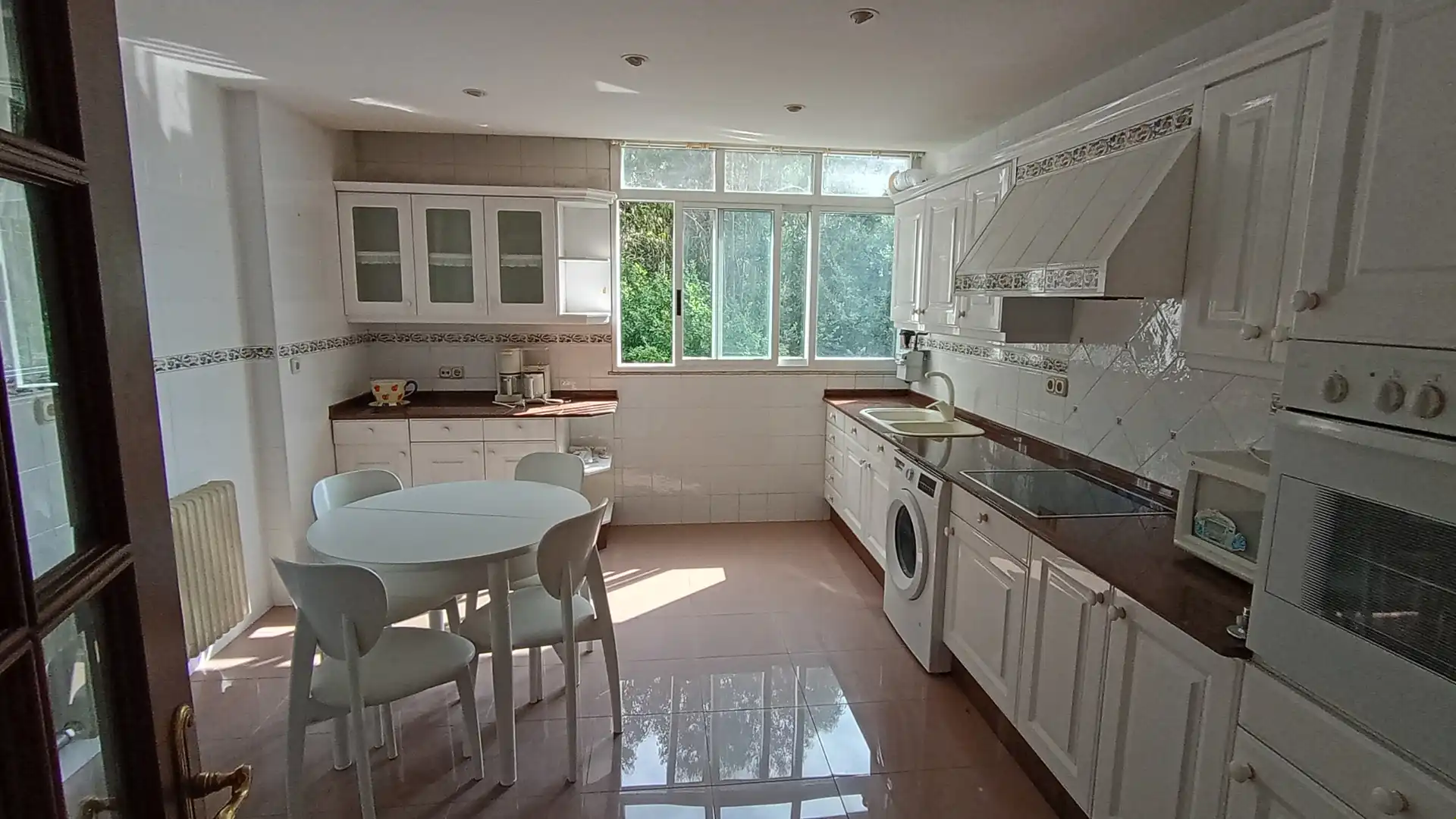 Cocina de Piso de alquiler en Teo con Amueblado, Horno y Lavadora
