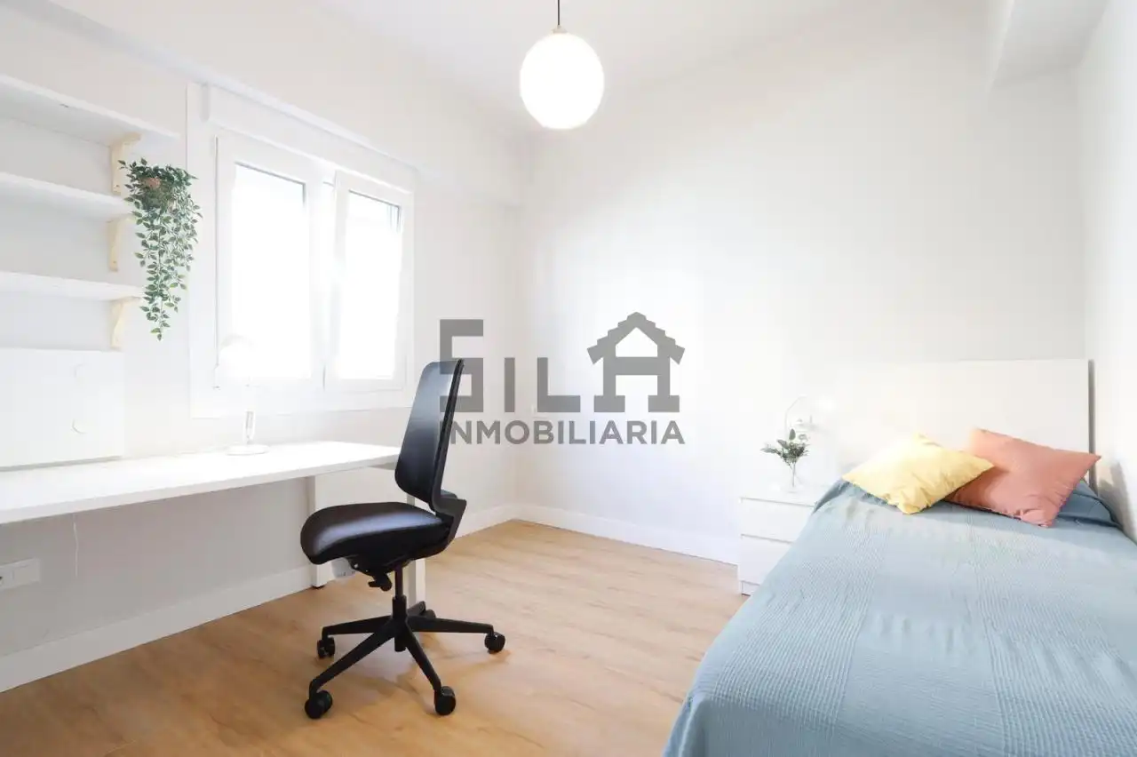 Habitación de Piso para compartir en Ourense Capital  con Calefacción y Amueblado