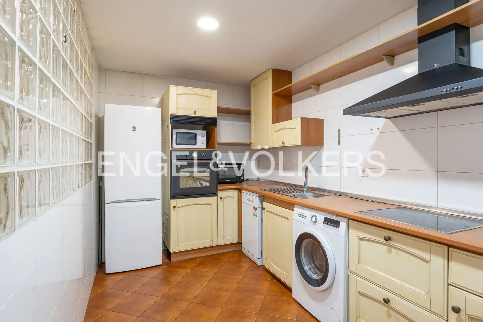 Küche von Wohnung zum Verkauf in Madrid mit Heizung, Abstellraum und Balkon