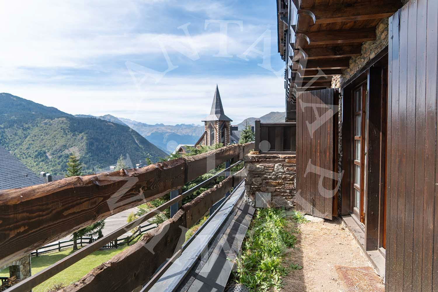 Exterior view of Flat for sale in Naut Aran  with Heating, Private garden and Parquet flooring