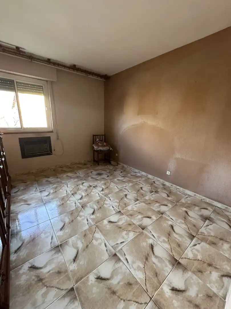 Wohnung zum Verkauf in Linares mit Klimaanlage und Heizung