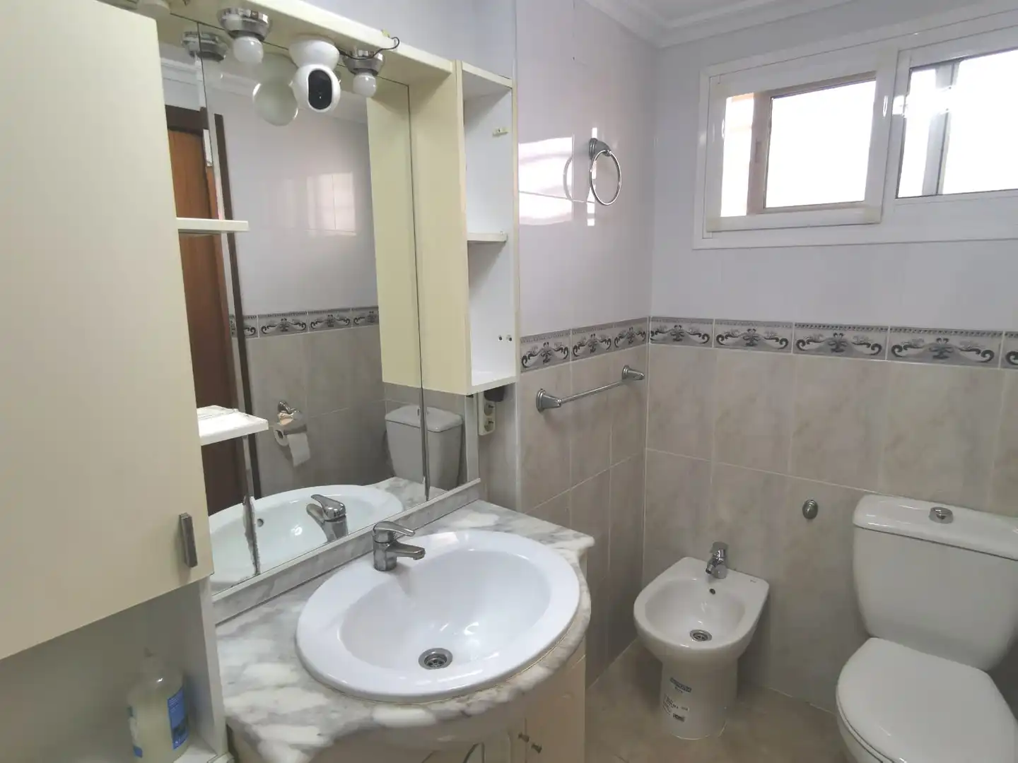 Apartament de lloguer a Plaza Presidente Adolfo Suárez, Manantiales - Estación de Autobuses
