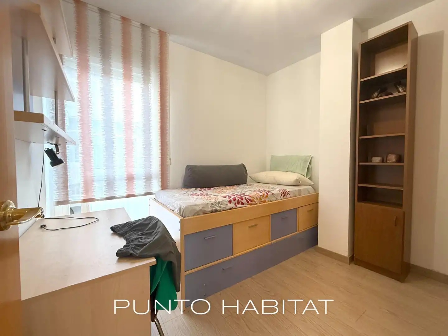 Bedroom of Flat for rent in Barcelona  with Air Conditioner, Heating and Parquet flooring