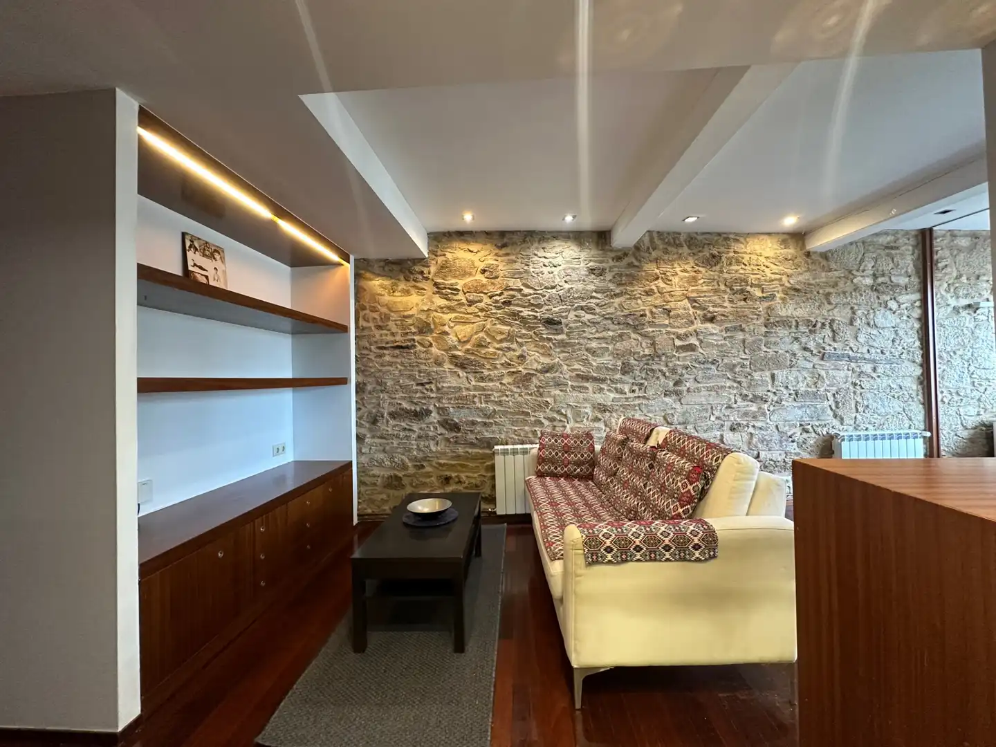 Wohnzimmer von Wohnungen zur Miete in Santiago de Compostela  mit Heizung, Privatgarten und Parkett