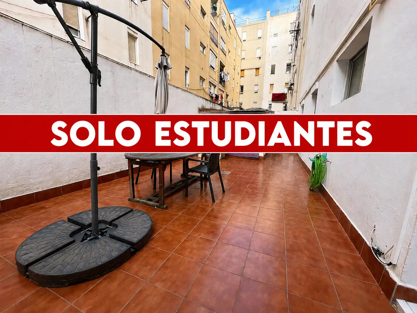 Vista exterior de Planta baja de alquiler en Cerdanyola del Vallès con Calefacción, Terraza y Trastero