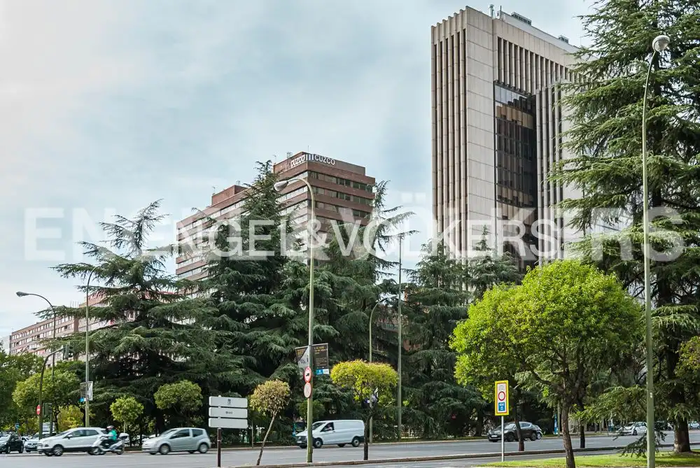 Vista exterior de Pis en venda en Madrid amb Aire condicionat, Calefacció i Jardí privat