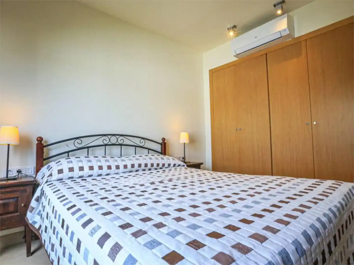 Habitación de Casa o chalet de alquiler en Cambrils con Aire acondicionado, Jardín privado y Piscina
