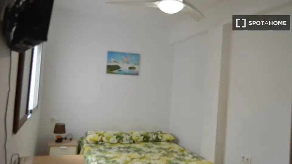 Habitación de Piso de alquiler en Valencia con Aire acondicionado, Calefacción y Amueblado