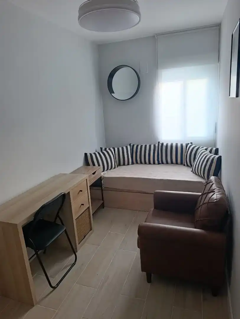 Schlafzimmer von Wohnung zur Miete in Cabra mit Abstellraum, Möbliert und Waschmaschine