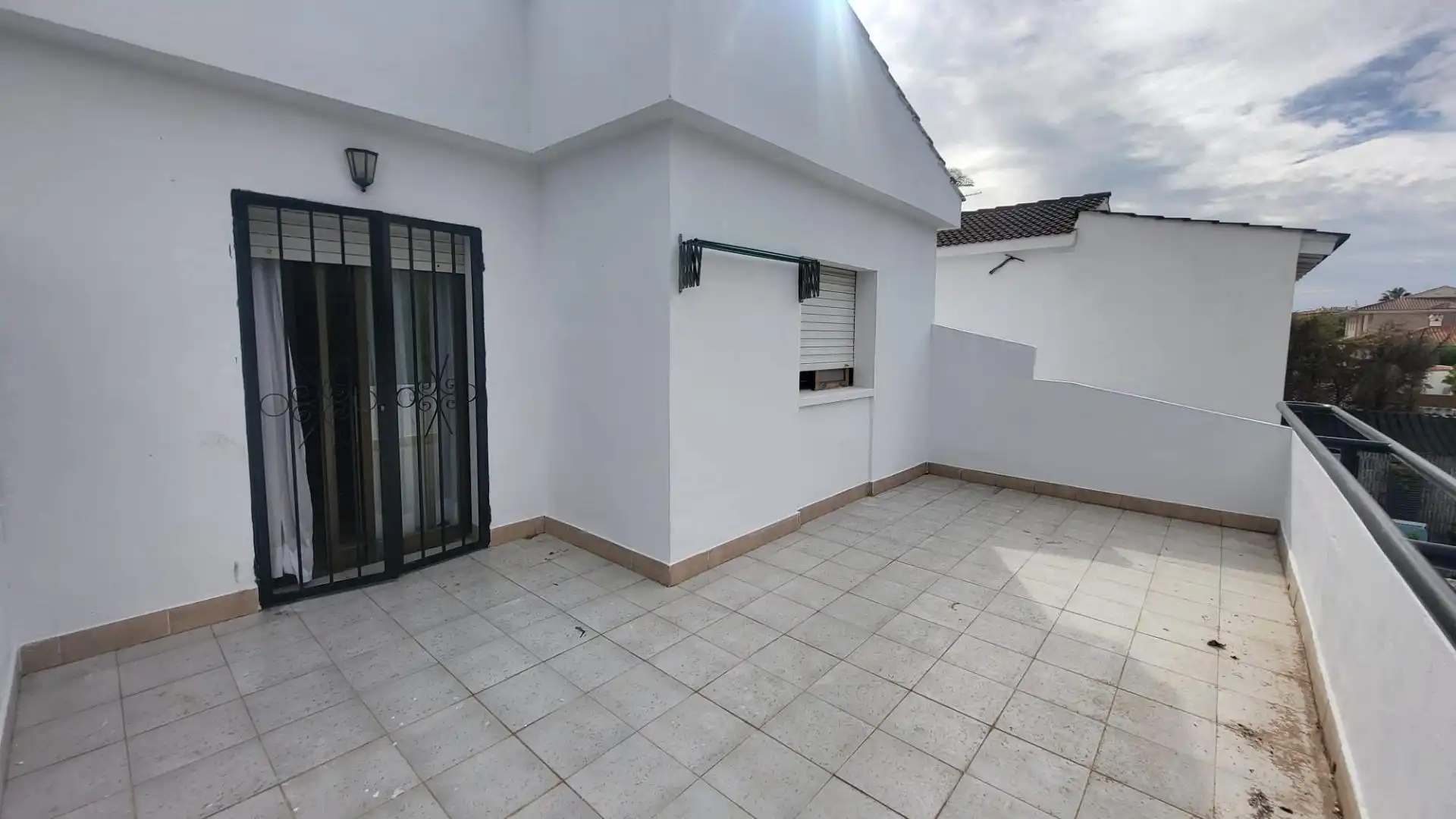 Vista exterior de Casa adosada de lloguer en Gandia amb Aire condicionat, Calefacció i Jardí privat