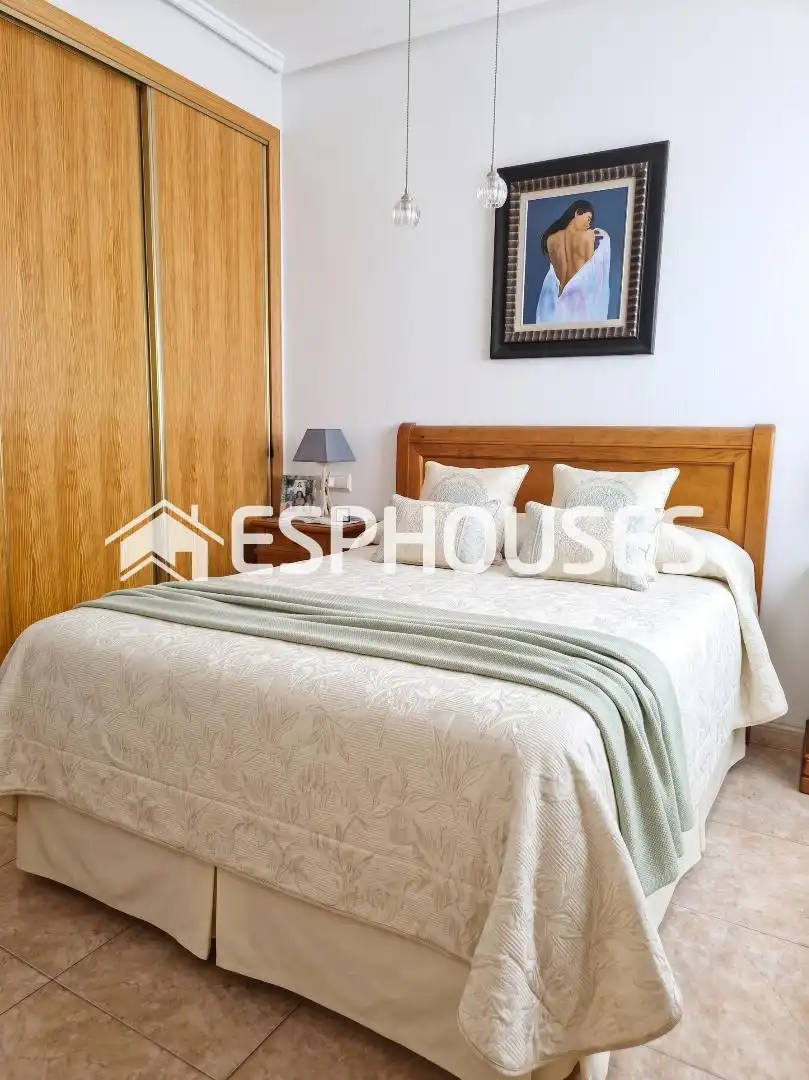 Habitación de Apartamento en venta en Guardamar del Segura con Aire acondicionado, Amueblado y Balcón