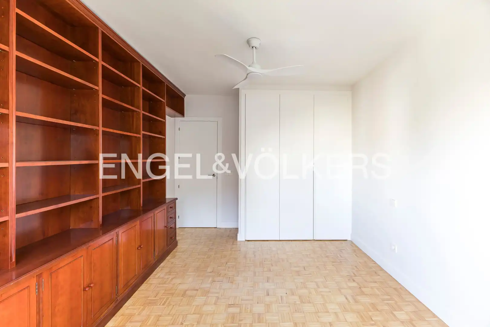 Bedroom of Flat for rent in Madrid  with Air Conditioner, Heating and Parquet flooring
