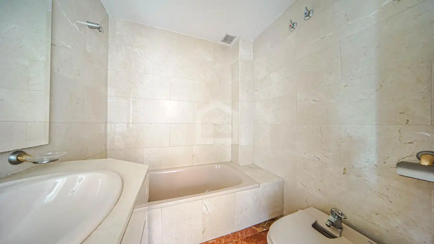 Baño de Casa adosada en venta en Villaviciosa de Odón con Calefacción, Jardín privado y Parquet