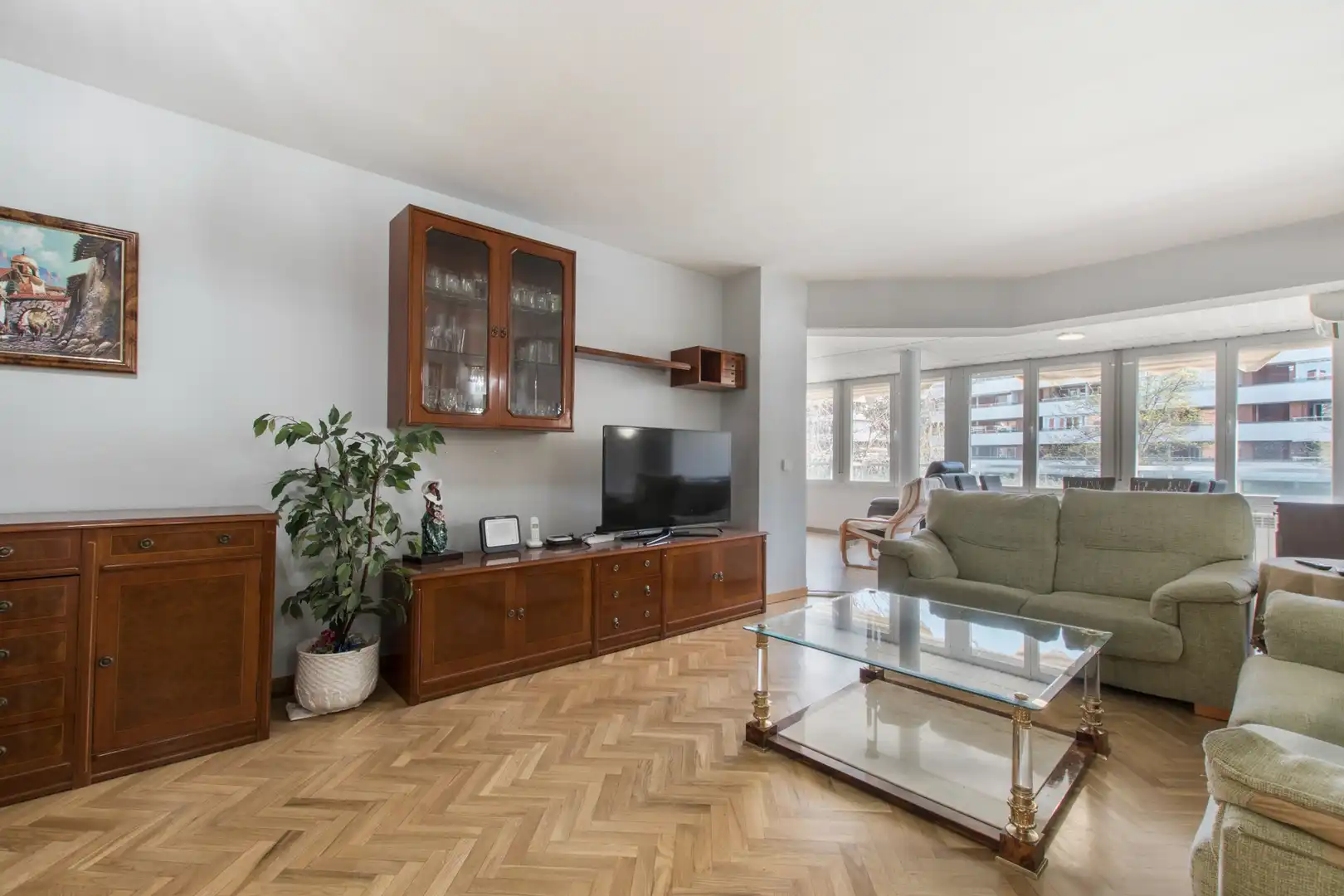 Sala d'estar de Pis en venda en La Moraleja amb Aire condicionat, Calefacció i Jardí privat