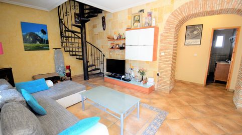 Les presentamos una casa independiente sobre un terreno ruacutestico con papeles en regla, dividida en dos vivienda, que perfectam, imatge 5