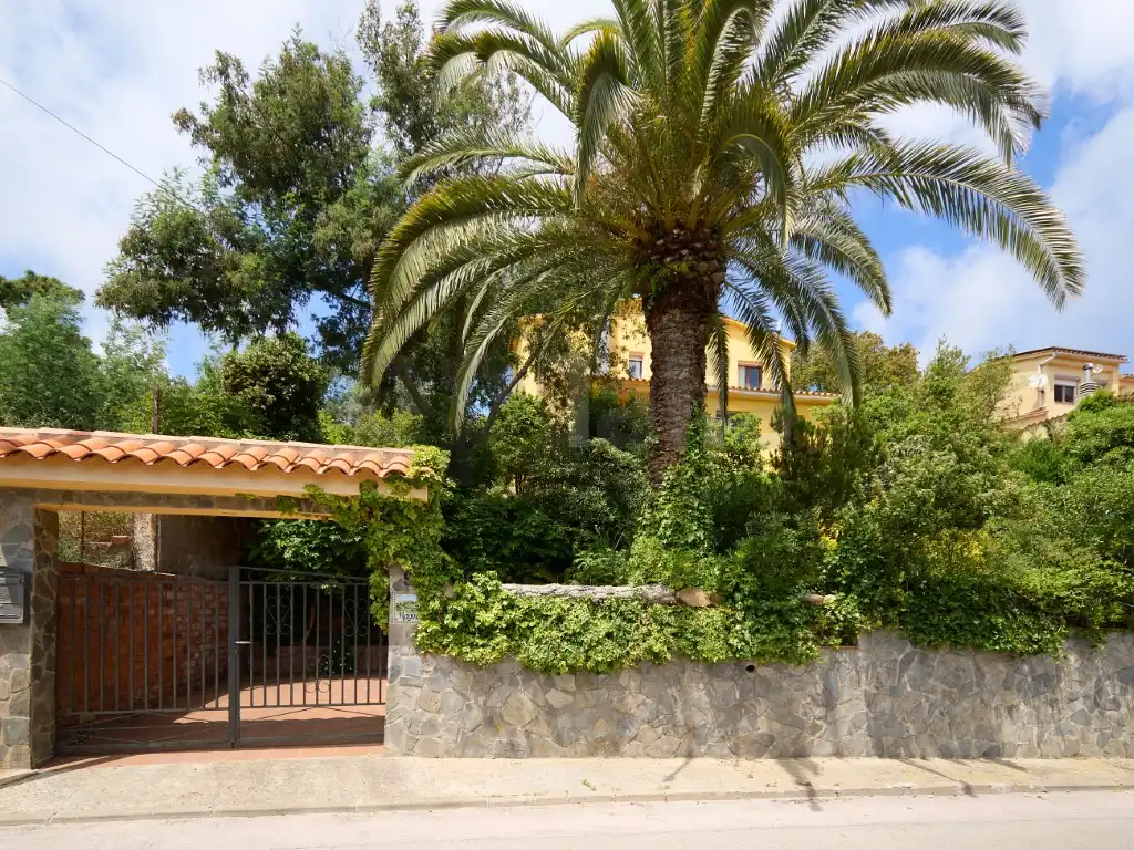 Vista exterior de Casa o xalet en venda en Lloret de Mar amb Calefacció, Jardí privat i Terrassa