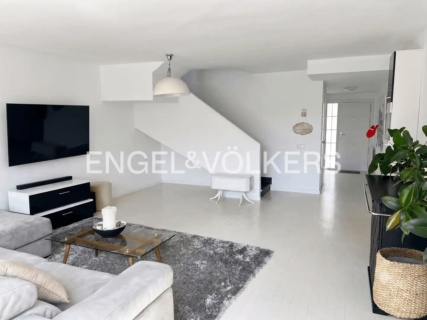 Sala de estar de Casa adosada de alquiler en La Moraleja con Aire acondicionado, Calefacción y Terraza