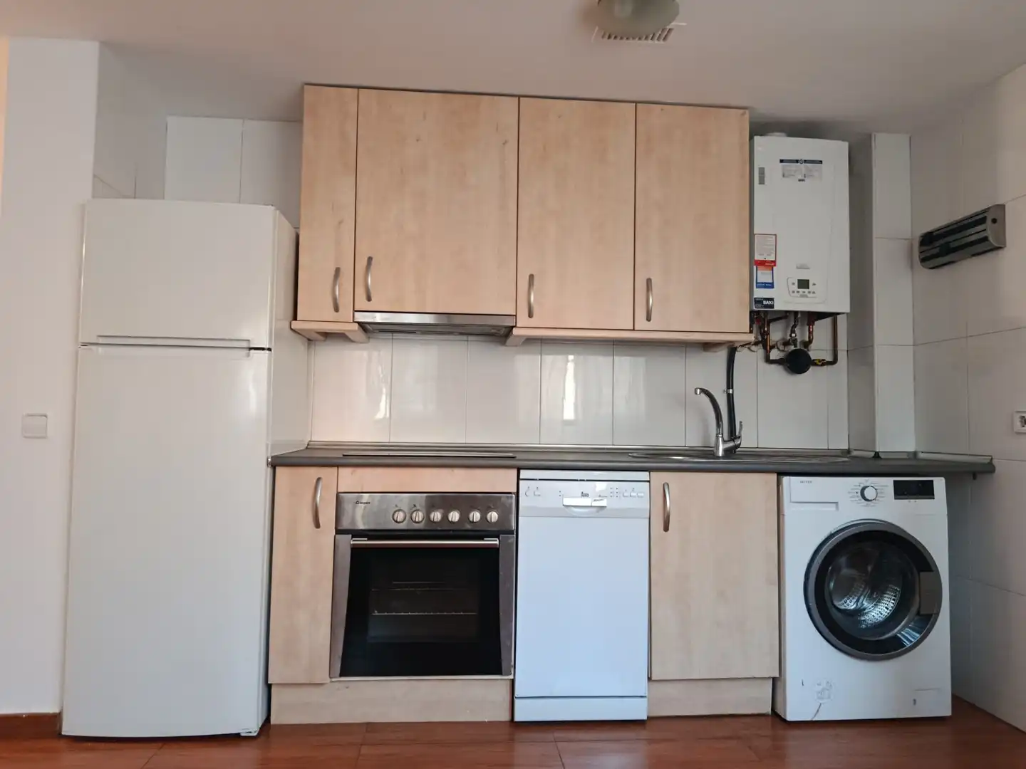 Cocina de Piso de alquiler en Zaragoza con Calefacción, Terraza y Amueblado
